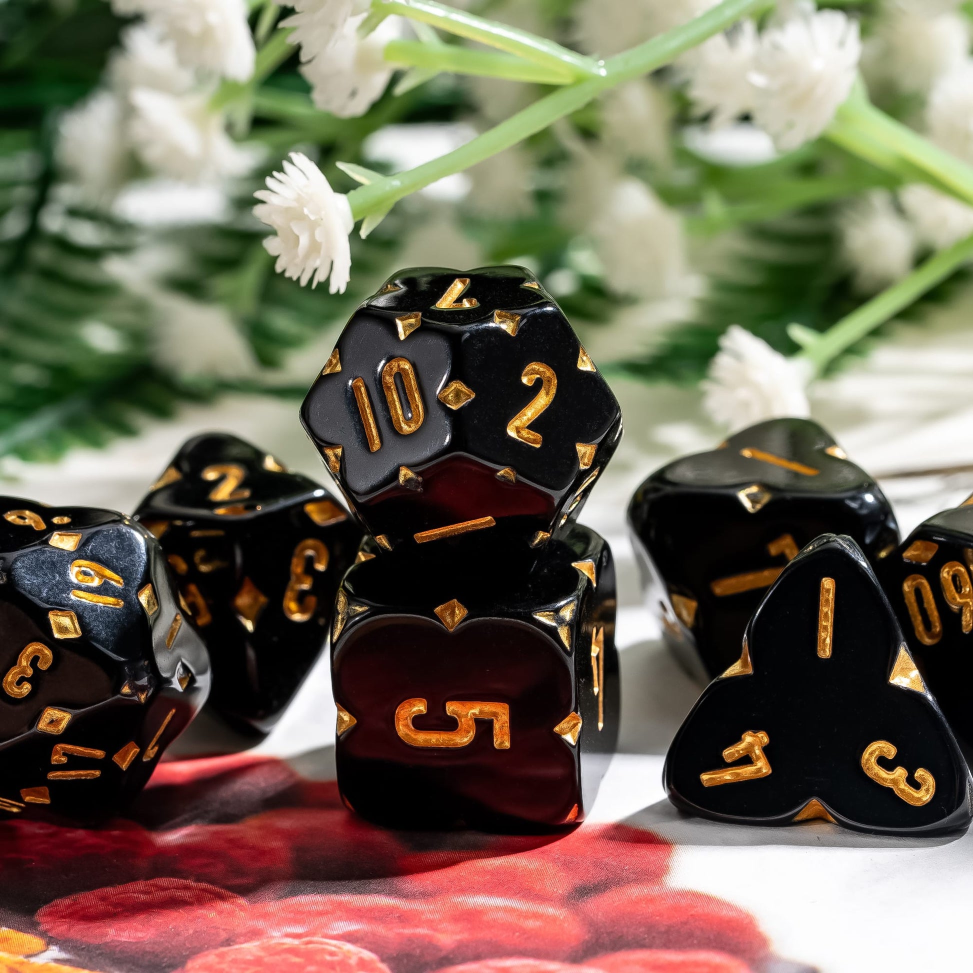 Black Fourfold Clover Dice Set for DnD & DnD 5e, 7-piece RPG dice with clover design and gold numbers