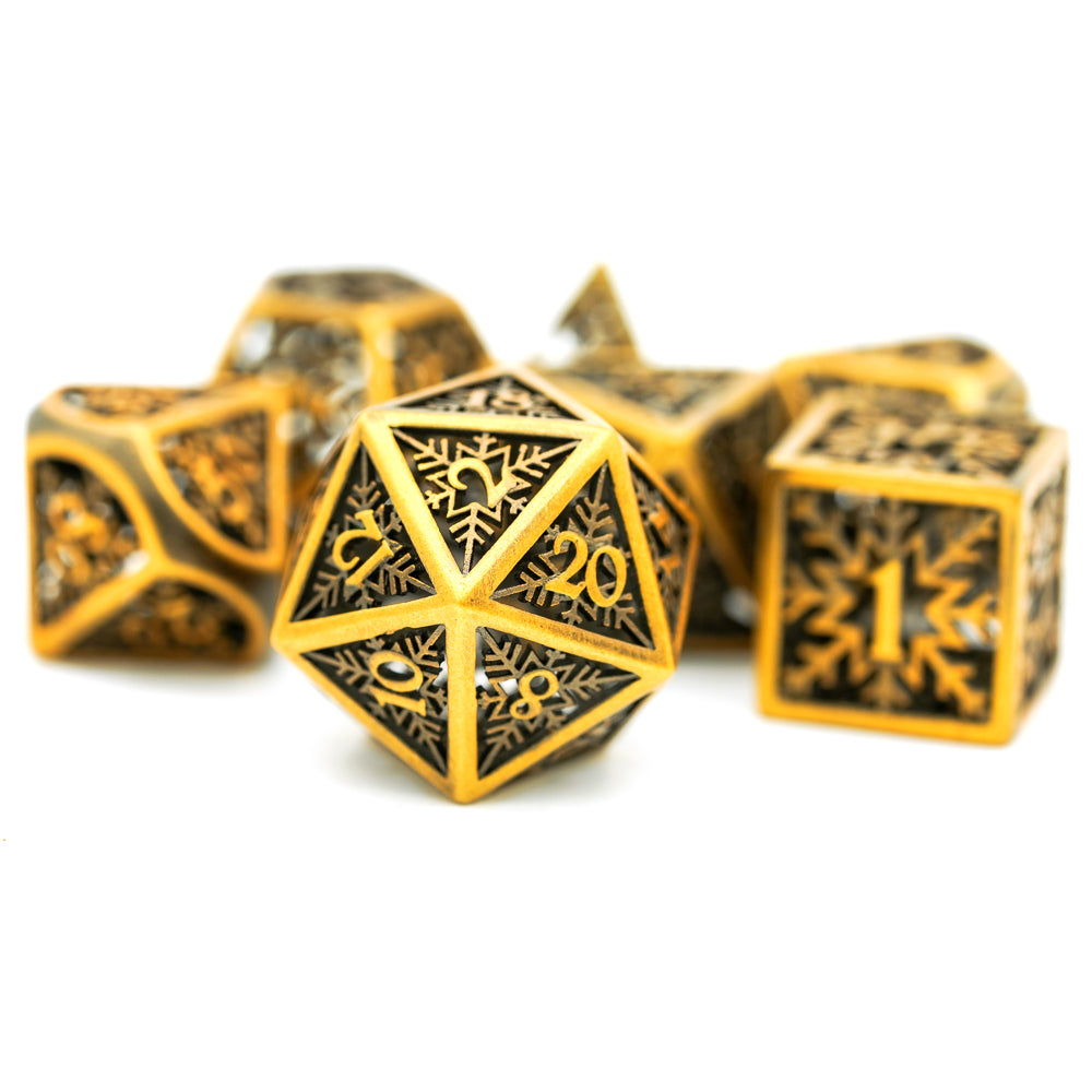 d20 in focus with rest of set in background