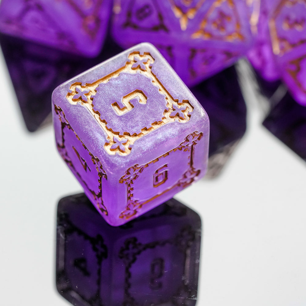 D6 highlight, purple and gold tilted on its side