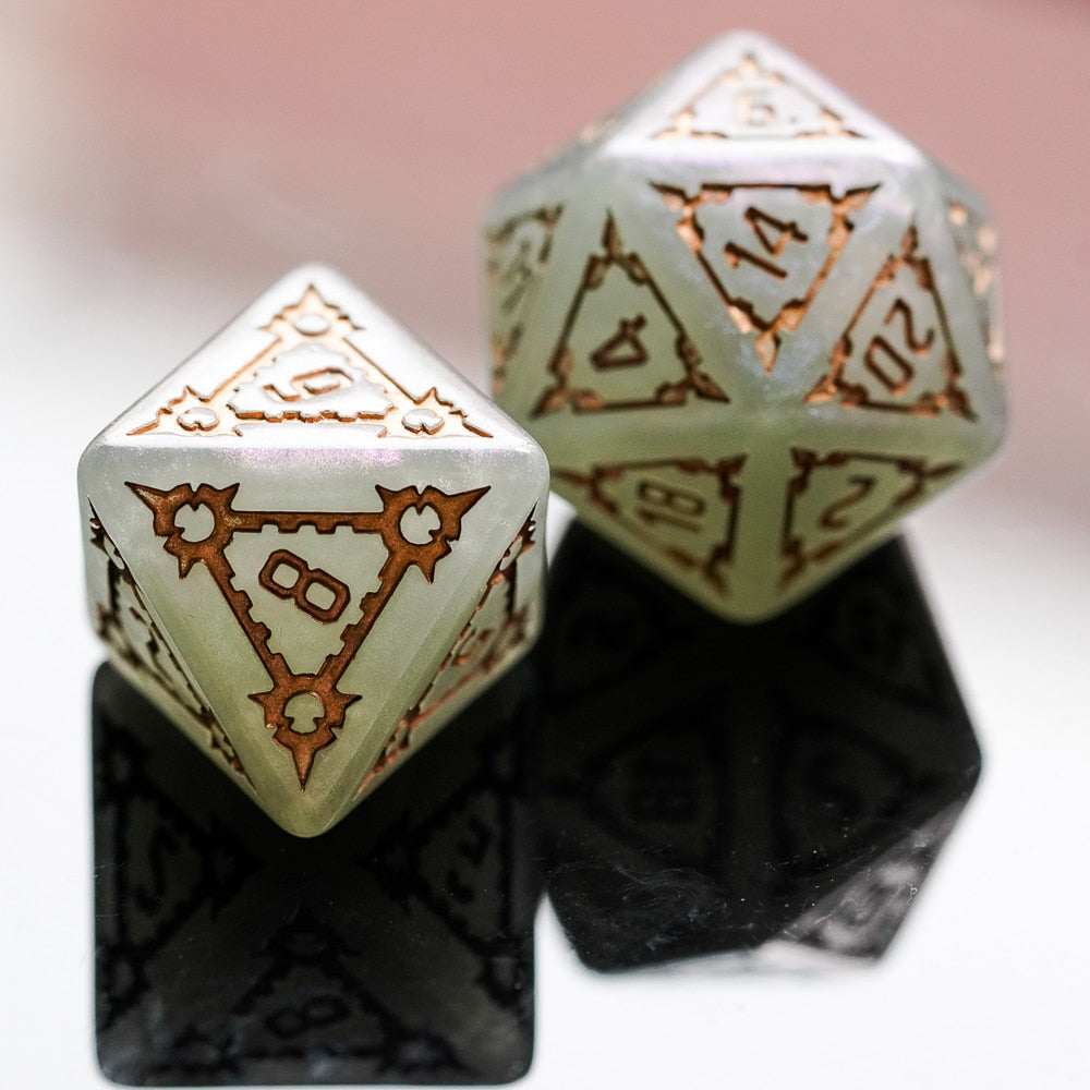 D8 and d20 huge dice highlight